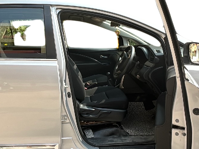 2018 Toyota Innova Crysta 2.4 G 7 STR, Diesel, Manual, 1,90,069 km, Right Side Front Door Cabin