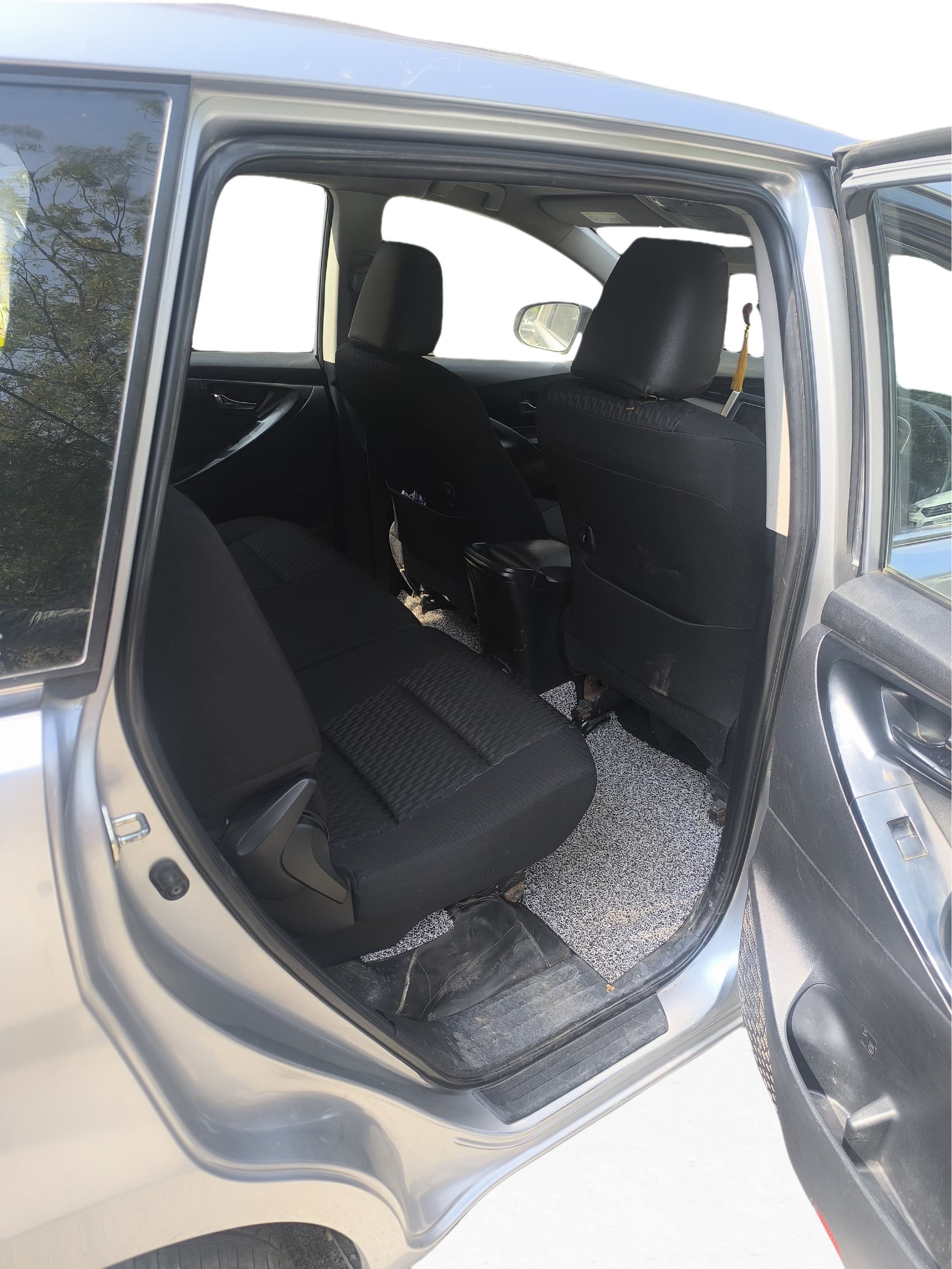 2018 Toyota Innova Crysta 2.4 G 7 STR, Diesel, Manual, 1,90,069 km, Right Side Rear Door Cabin