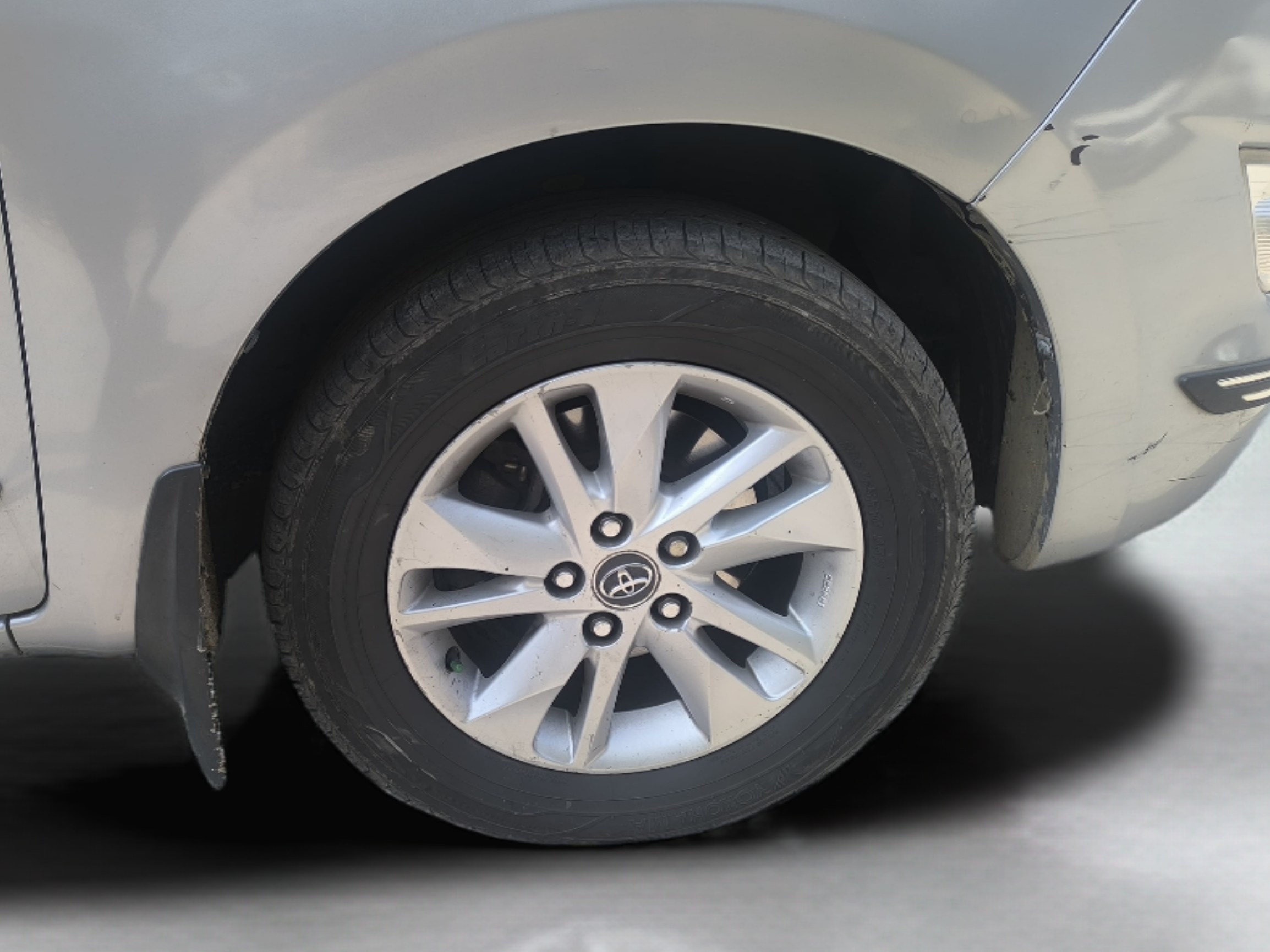 2018 Toyota Innova Crysta 2.4 G 7 STR, Diesel, Manual, 1,90,069 km, Right Front Wheel