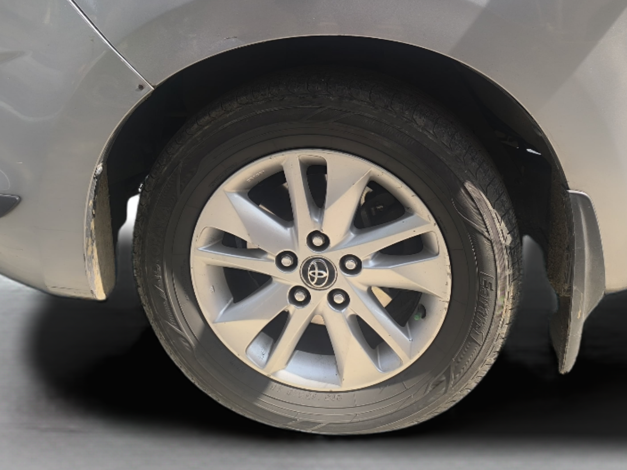 2018 Toyota Innova Crysta 2.4 G 7 STR, Diesel, Manual, 1,90,069 km, Left Front Wheel