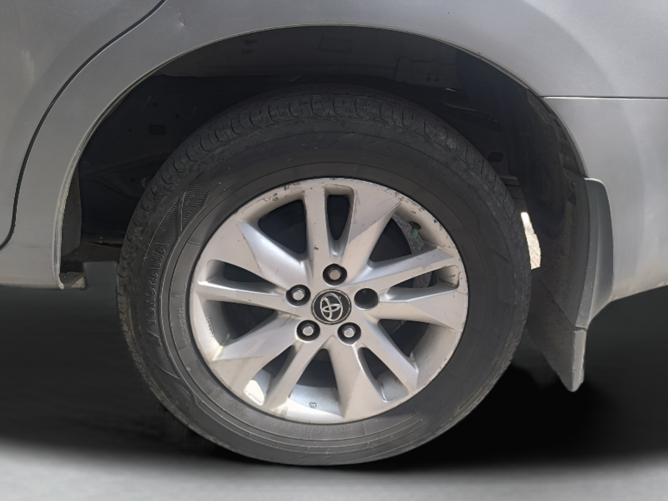 2018 Toyota Innova Crysta 2.4 G 7 STR, Diesel, Manual, 1,90,069 km, Left Rear Wheel