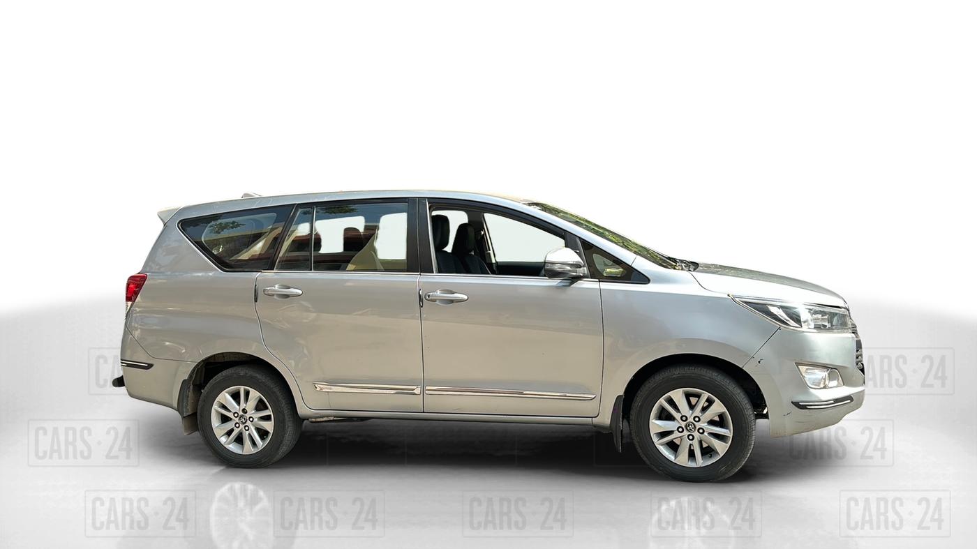 2018 Toyota Innova Crysta 2.4 G 7 STR, Diesel, Manual, 1,90,069 km, Right Side View