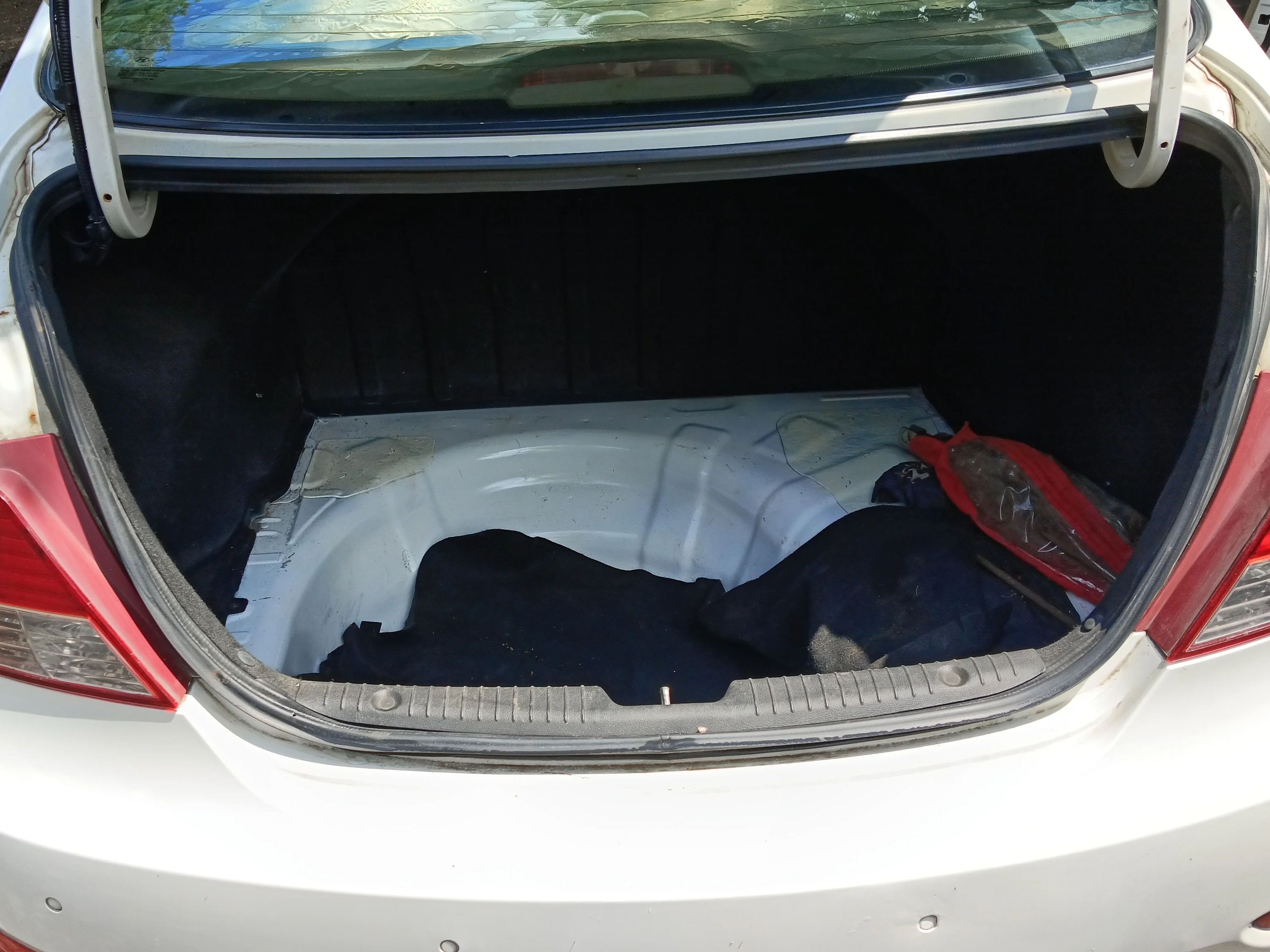 2014 Hyundai Verna FLUIDIC 1.4 CRDI CX, Diesel, Manual, 90,671 km, Boot Inside