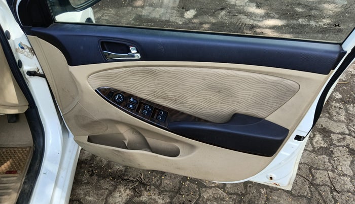 2014 Hyundai Verna FLUIDIC 1.4 CRDI CX, Diesel, Manual, 90,671 km, Driver Side Door Panel Controls