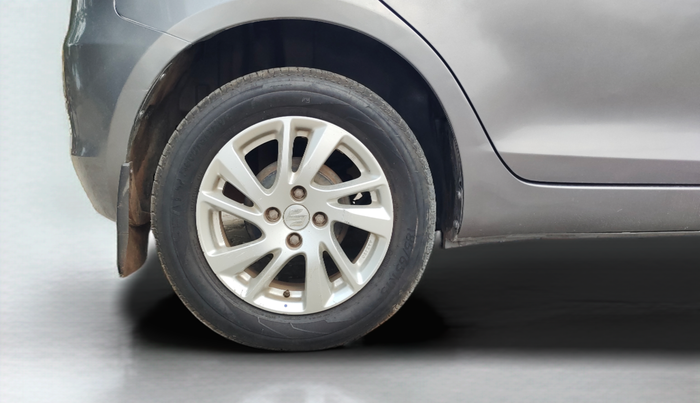2012 Maruti Swift ZXI, Petrol, Manual, 89,573 km, Right Rear Wheel