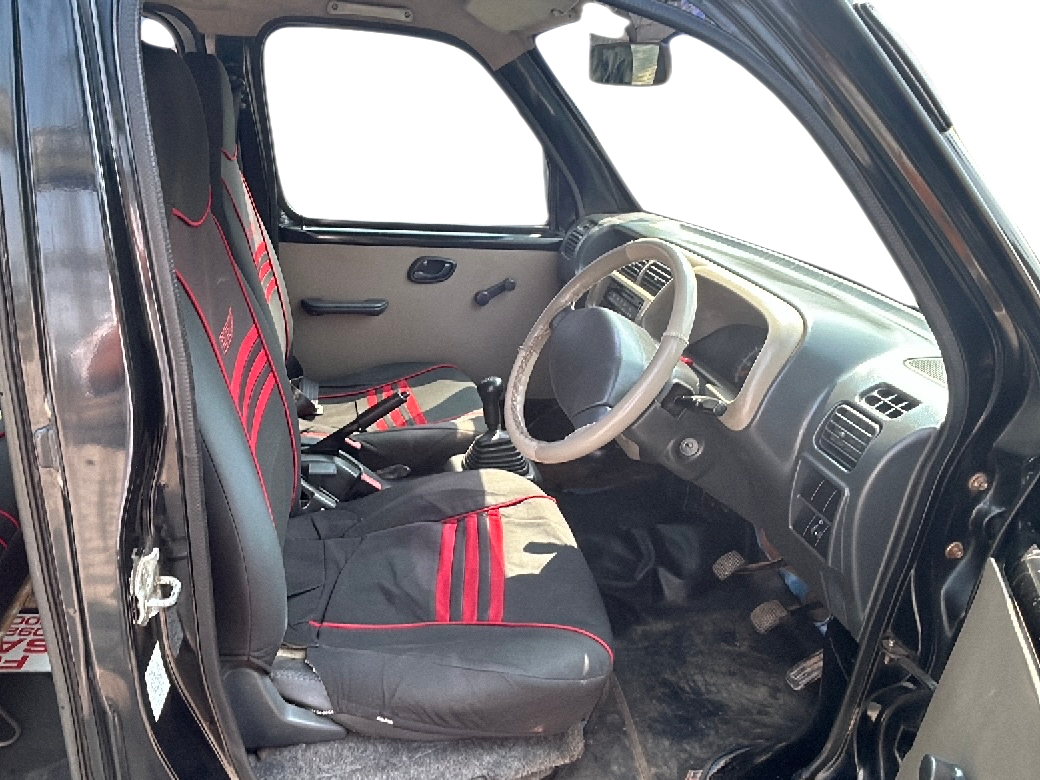 2010 Maruti Eeco 7 STR, Petrol, Manual, 79,396 km, Right Side Front Door Cabin