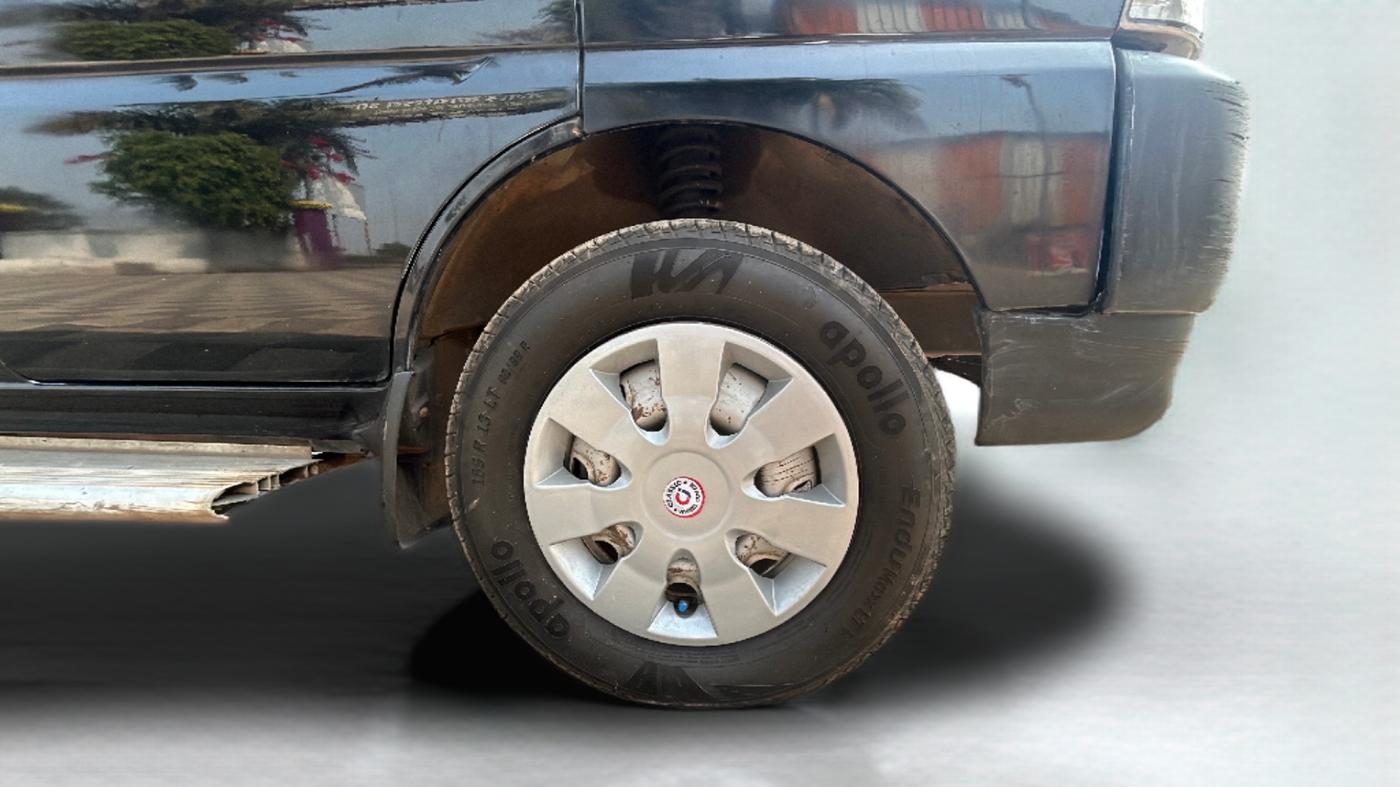 2010 Maruti Eeco 7 STR, Petrol, Manual, 79,396 km, Right Front Wheel