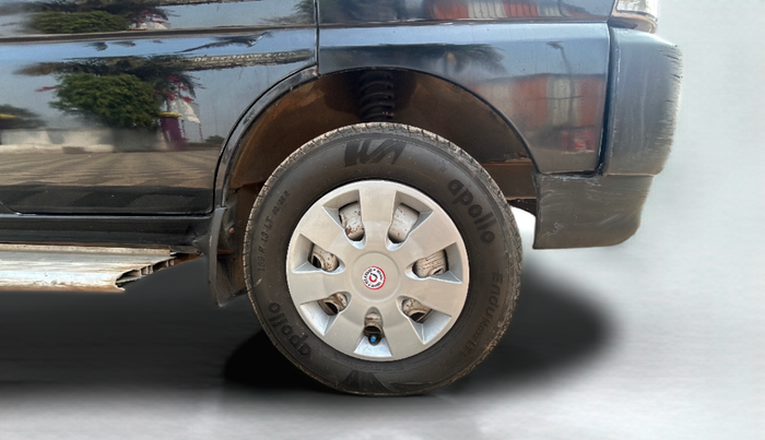 2010 Maruti Eeco 7 STR, Petrol, Manual, 79,396 km, Right Front Wheel