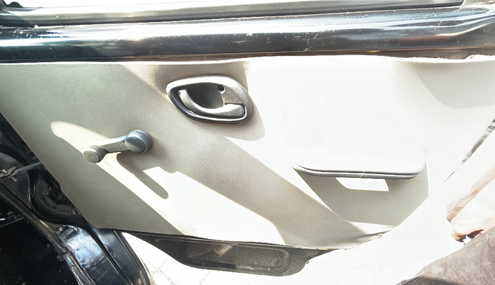 2010 Maruti Eeco 7 STR, Petrol, Manual, 79,396 km, Driver Side Door Panel Controls