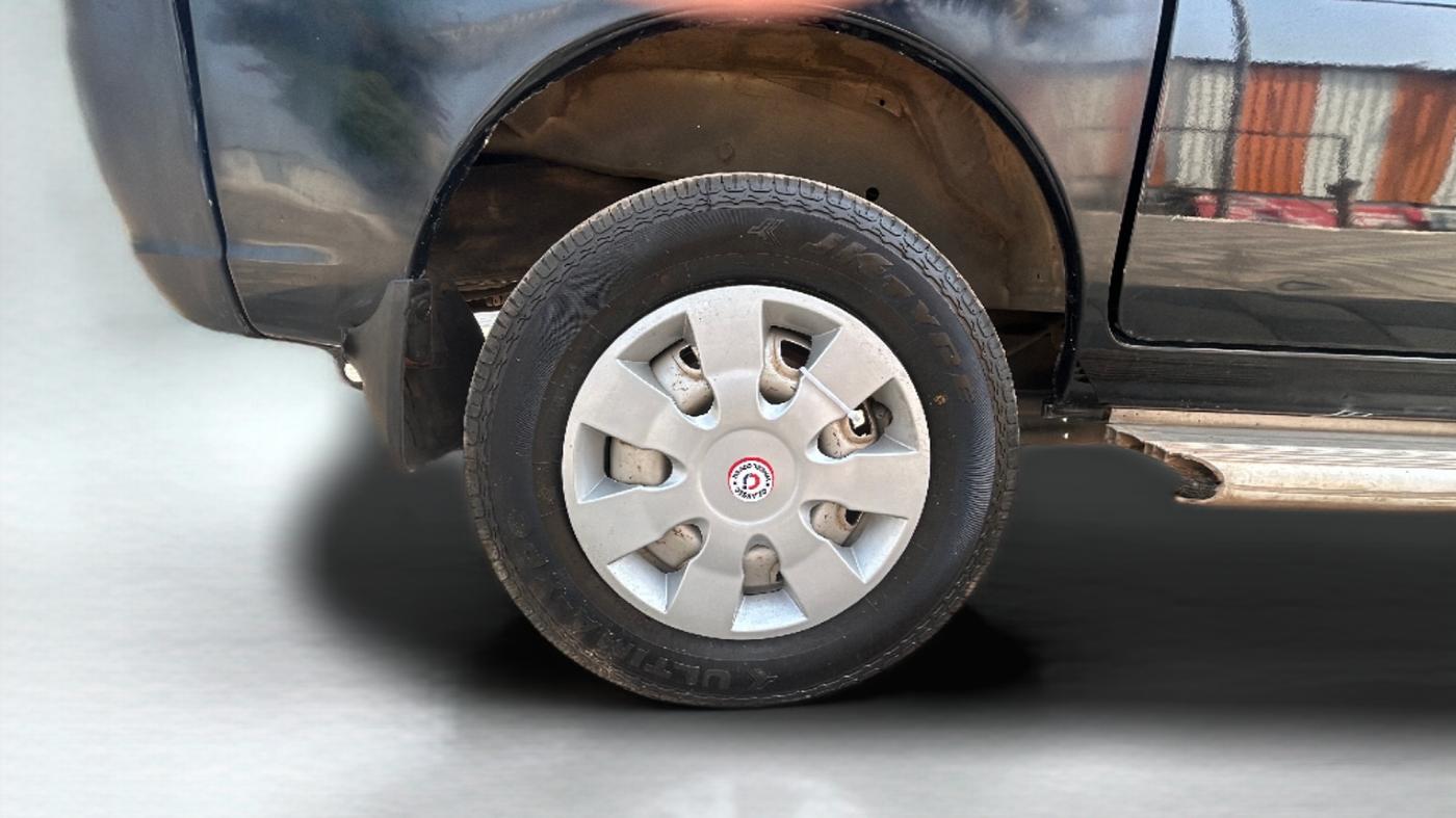 2010 Maruti Eeco 7 STR, Petrol, Manual, 79,396 km, Right Rear Wheel