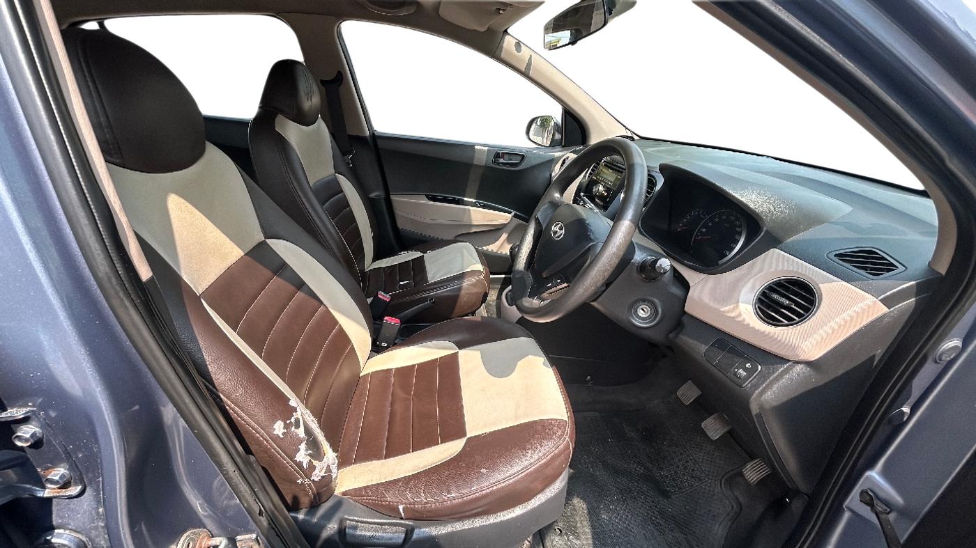 2014 Hyundai Grand i10 MAGNA 1.2 KAPPA VTVT, Petrol, Manual, 1,35,000 km, Right Side Front Door Cabin