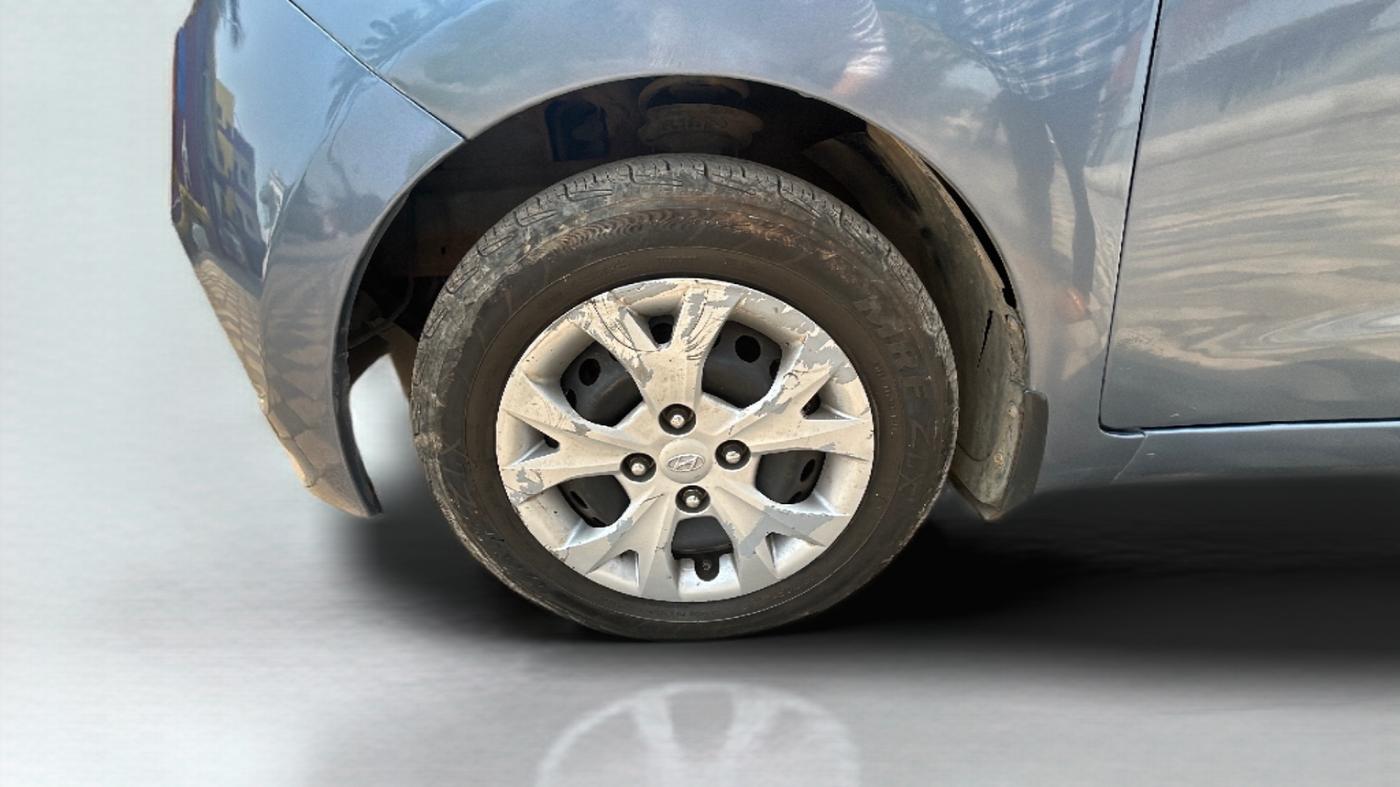 2014 Hyundai Grand i10 MAGNA 1.2 KAPPA VTVT, Petrol, Manual, 1,35,000 km, Left Front Wheel