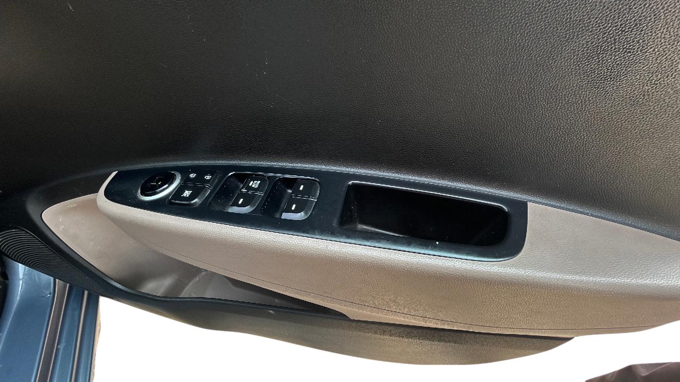 2014 Hyundai Grand i10 MAGNA 1.2 KAPPA VTVT, Petrol, Manual, 1,35,000 km, Driver Side Door Panel Controls