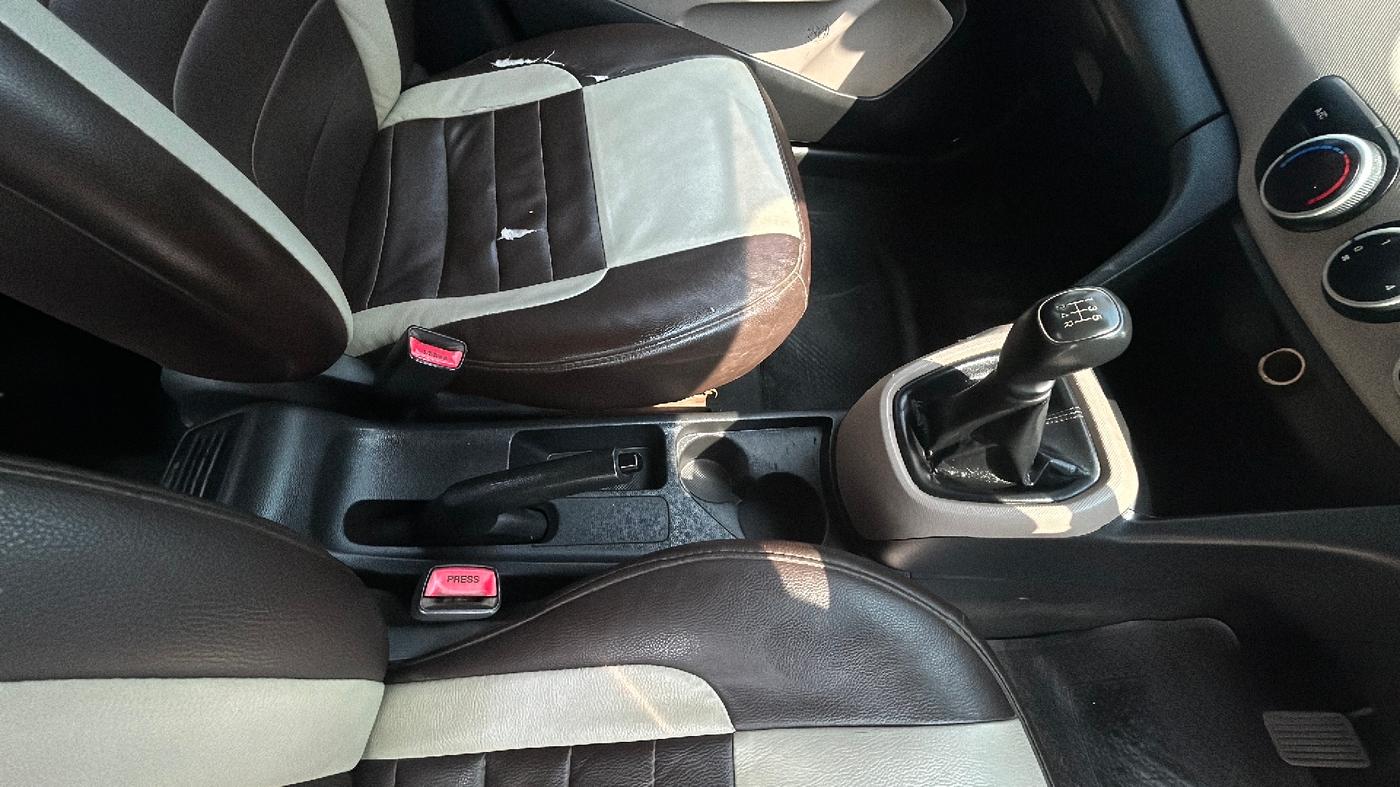 2014 Hyundai Grand i10 MAGNA 1.2 KAPPA VTVT, Petrol, Manual, 1,35,000 km, Gear Lever