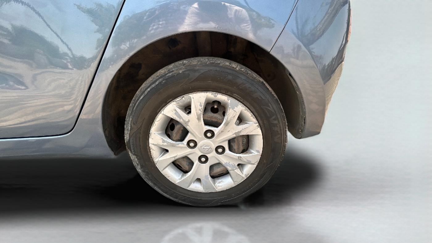 2014 Hyundai Grand i10 MAGNA 1.2 KAPPA VTVT, Petrol, Manual, 1,35,000 km, Left Rear Wheel