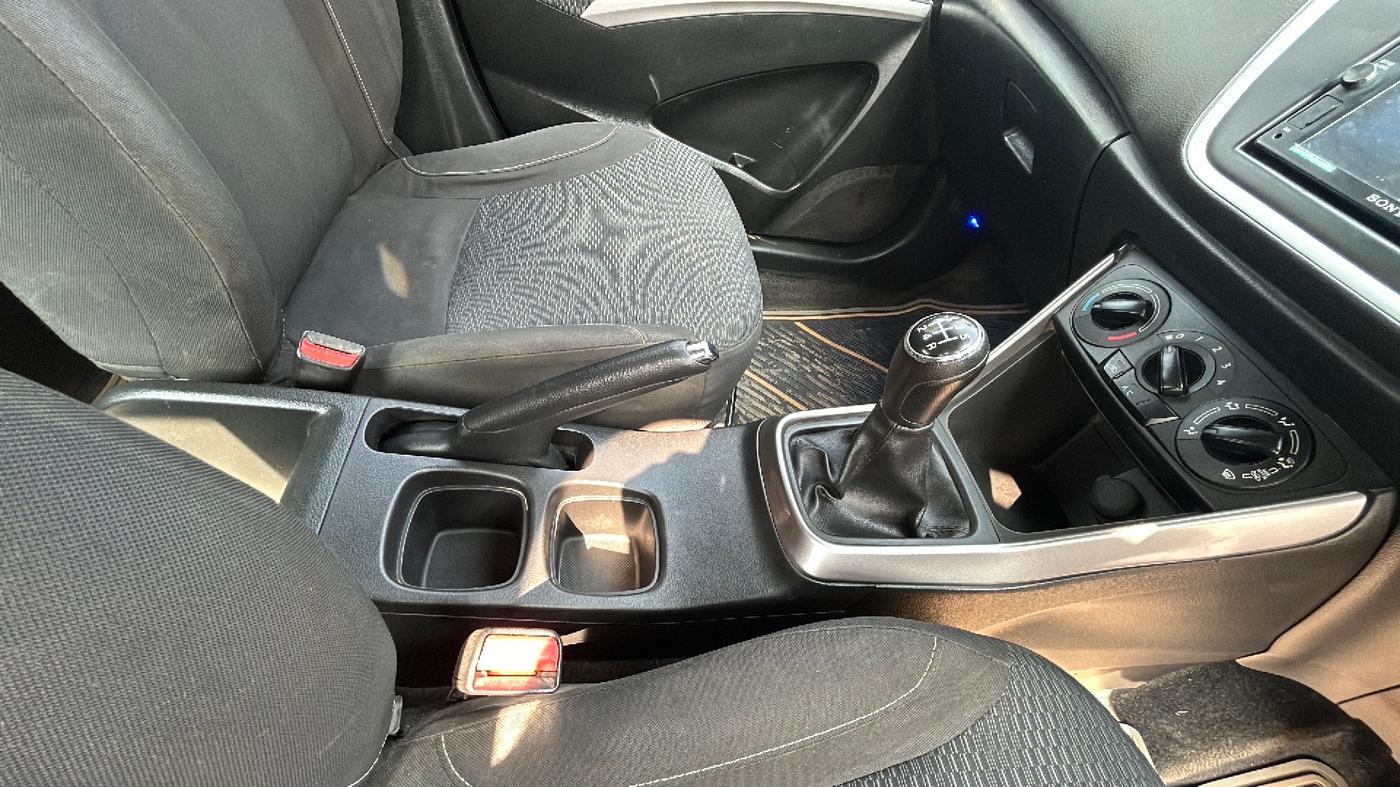 2018 Maruti S Cross SIGMA 1.3, Diesel, Manual, 75,500 km, Gear Lever