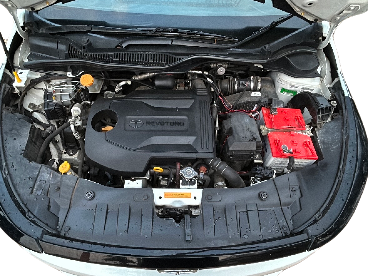 2021 Tata ALTROZ XE PLUS DIESEL, Diesel, Manual, 34,000 km, Open Bonnet