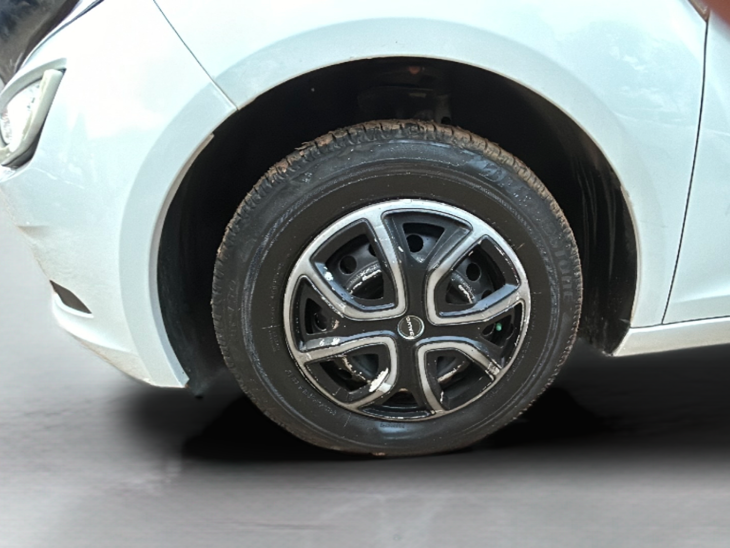 2021 Tata ALTROZ XE PLUS DIESEL, Diesel, Manual, 34,000 km, Left Front Wheel