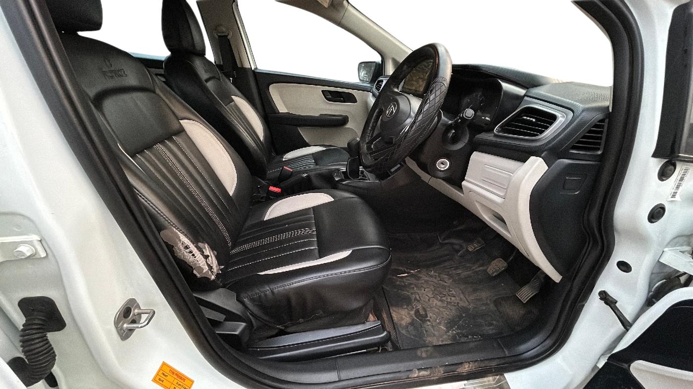 2021 Tata ALTROZ XE PLUS DIESEL, Diesel, Manual, 34,000 km, Right Side Front Door Cabin