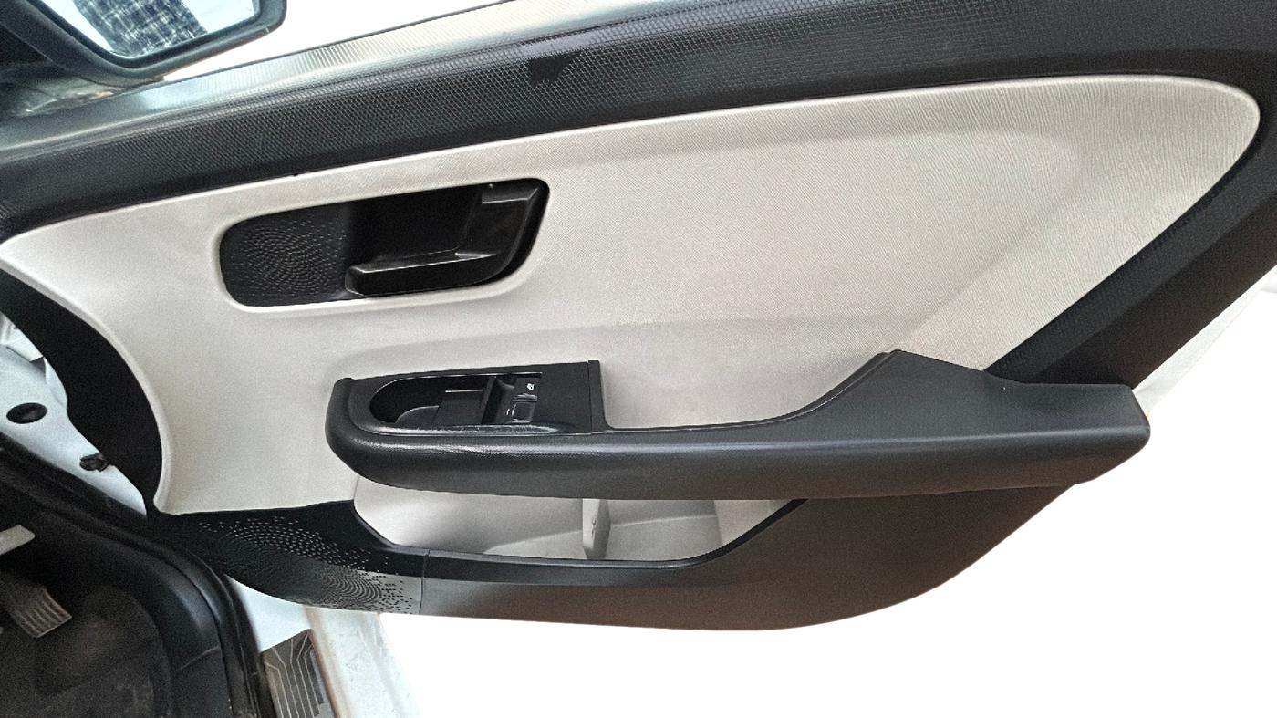 2021 Tata ALTROZ XE PLUS DIESEL, Diesel, Manual, 34,000 km, Driver Side Door Panel Controls