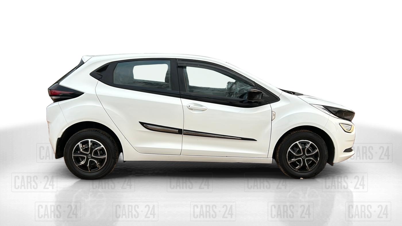 2021 Tata ALTROZ XE PLUS DIESEL, Diesel, Manual, 34,000 km, Right Side View