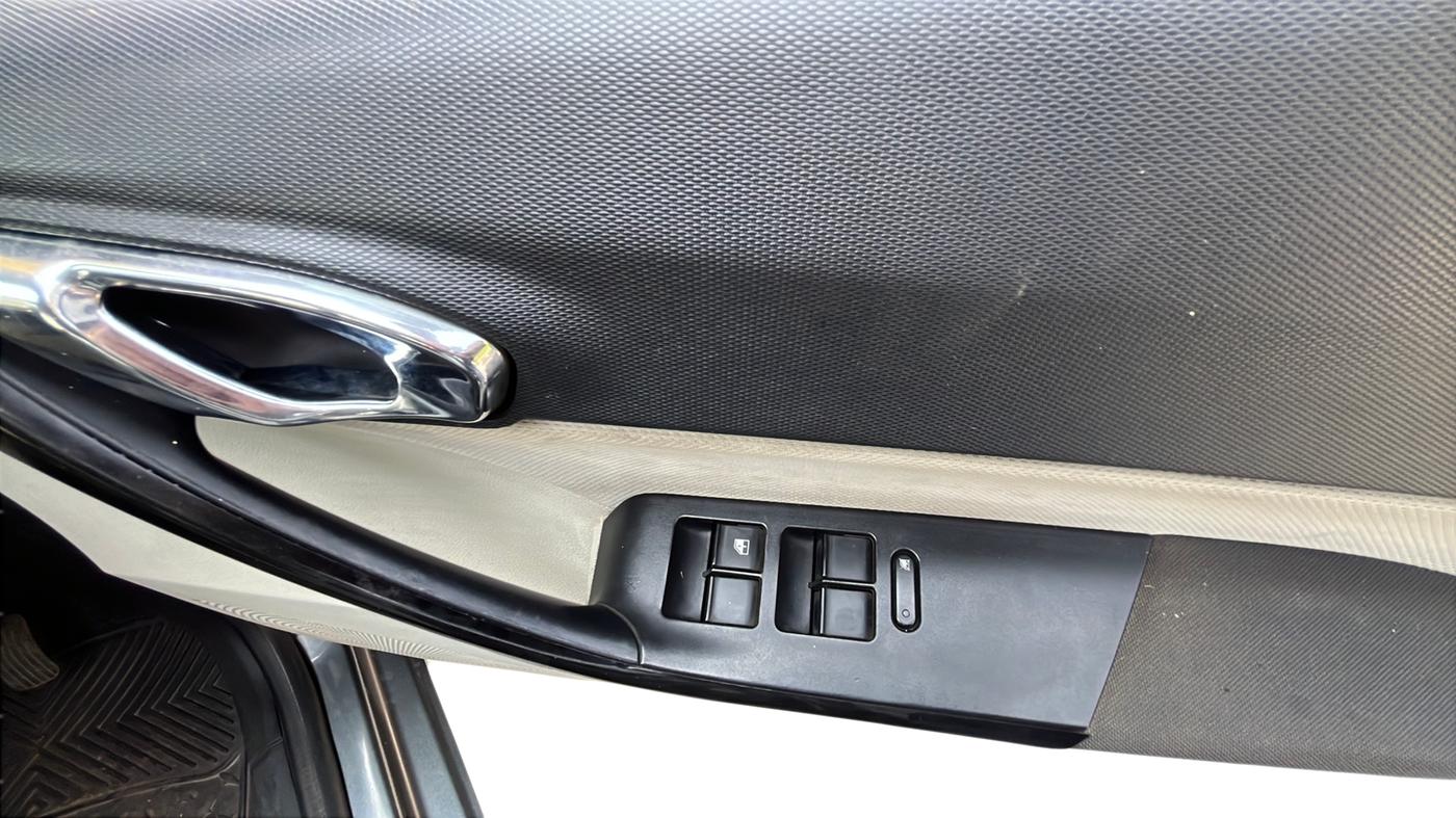 2022 Tata TIGOR XZ PLUS CNG, CNG, Manual, 75,000 km, Driver Side Door Panel Controls