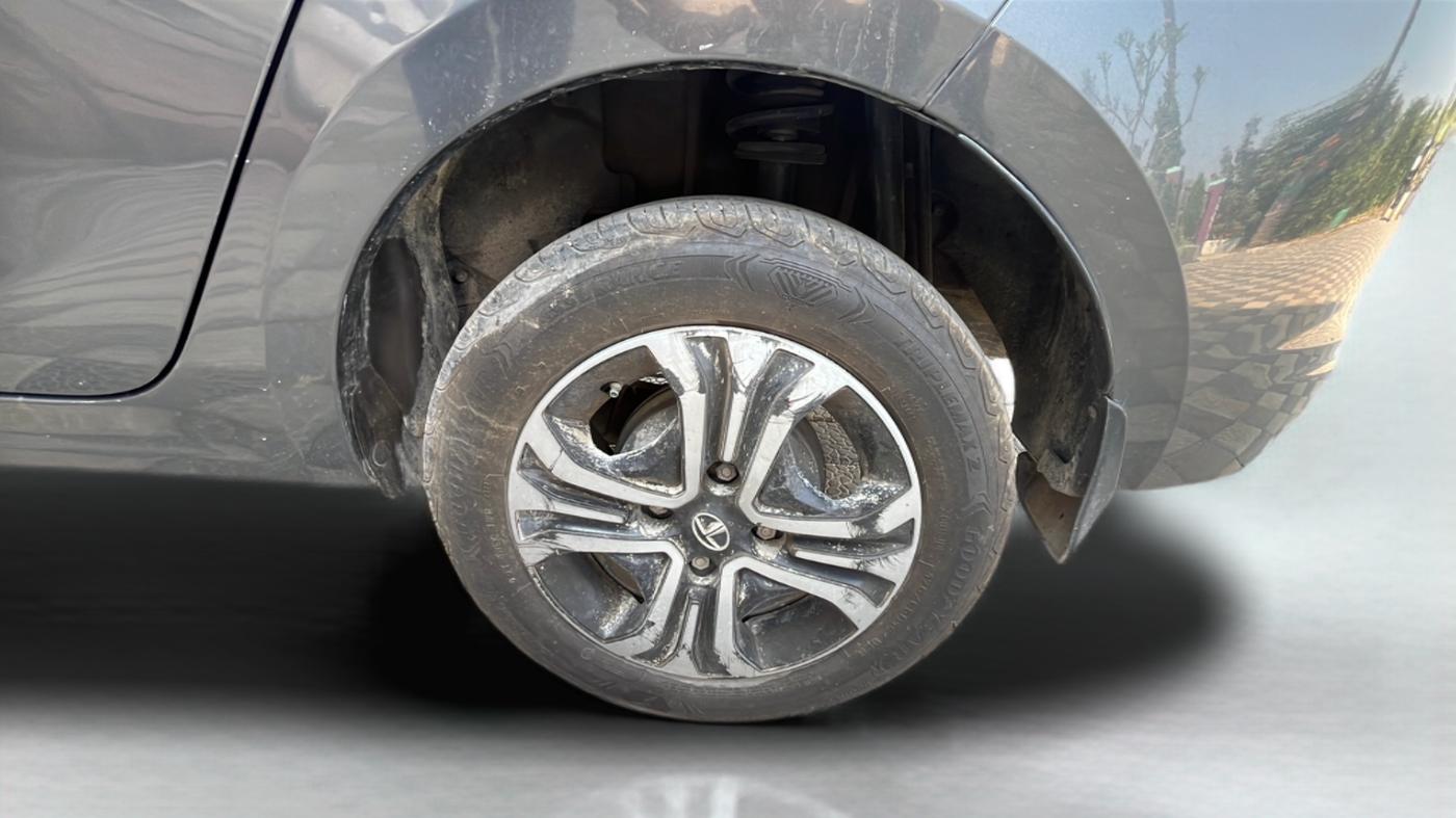 2022 Tata TIGOR XZ PLUS CNG, CNG, Manual, 75,000 km, Left Rear Wheel