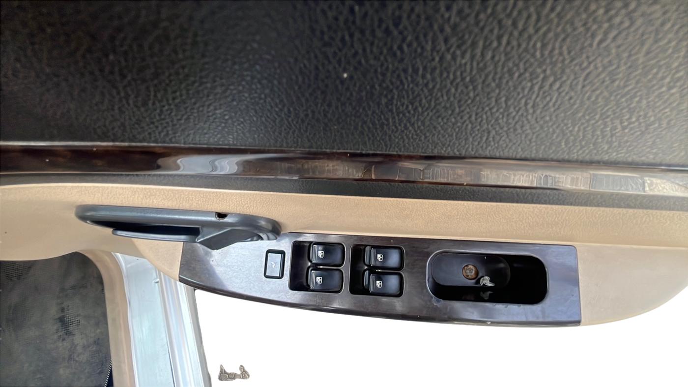2014 Chevrolet Enjoy 1.3 LT 7 STR, Diesel, Manual, 1,14,000 km, Driver Side Door Panel Controls