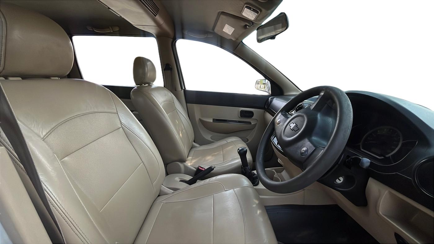 2014 Chevrolet Enjoy 1.3 LT 7 STR, Diesel, Manual, 1,14,000 km, Right Side Front Door Cabin