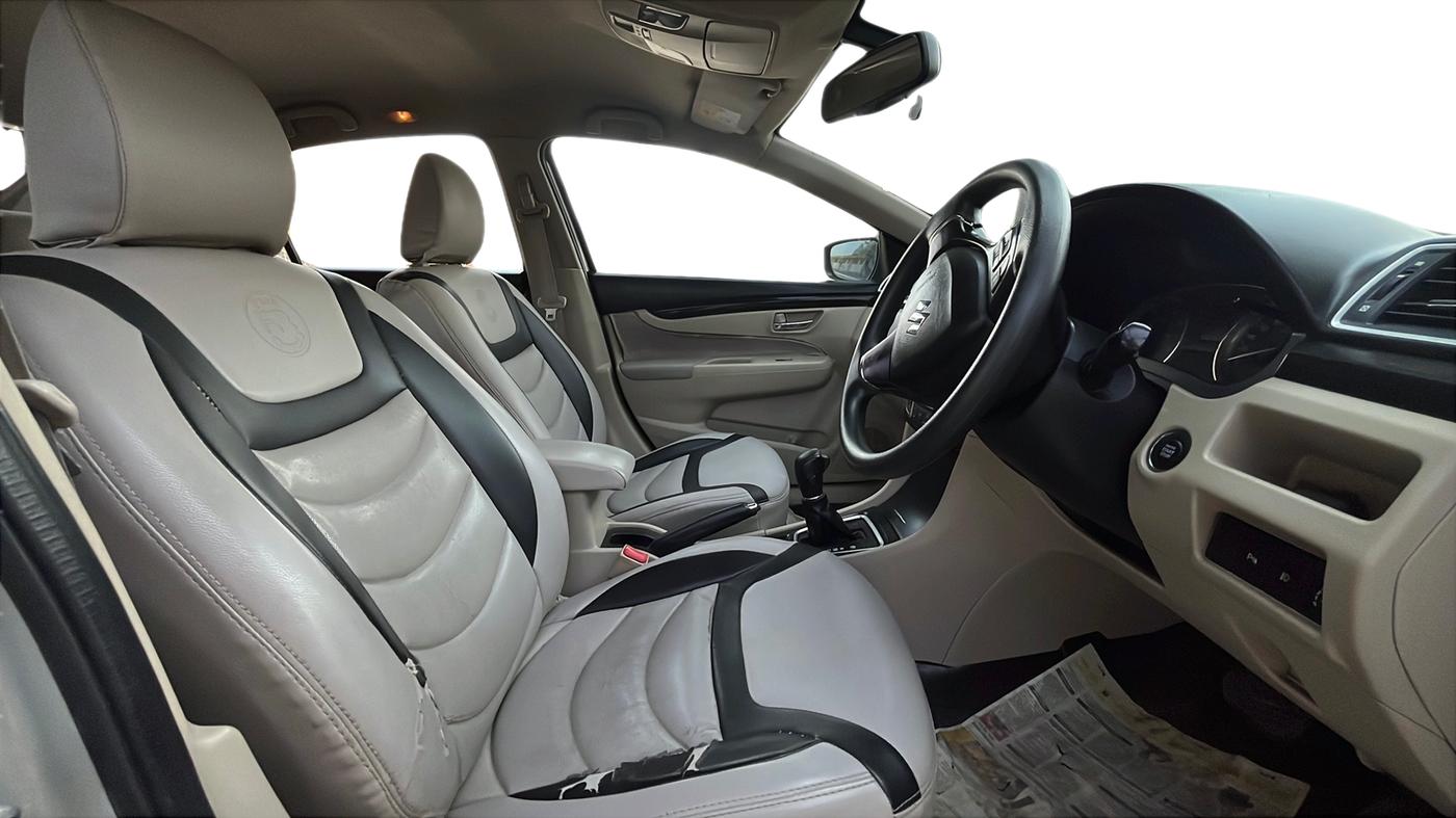 2015 Maruti Ciaz ZXI, Petrol, Manual, 84,922 km, Right Side Front Door Cabin