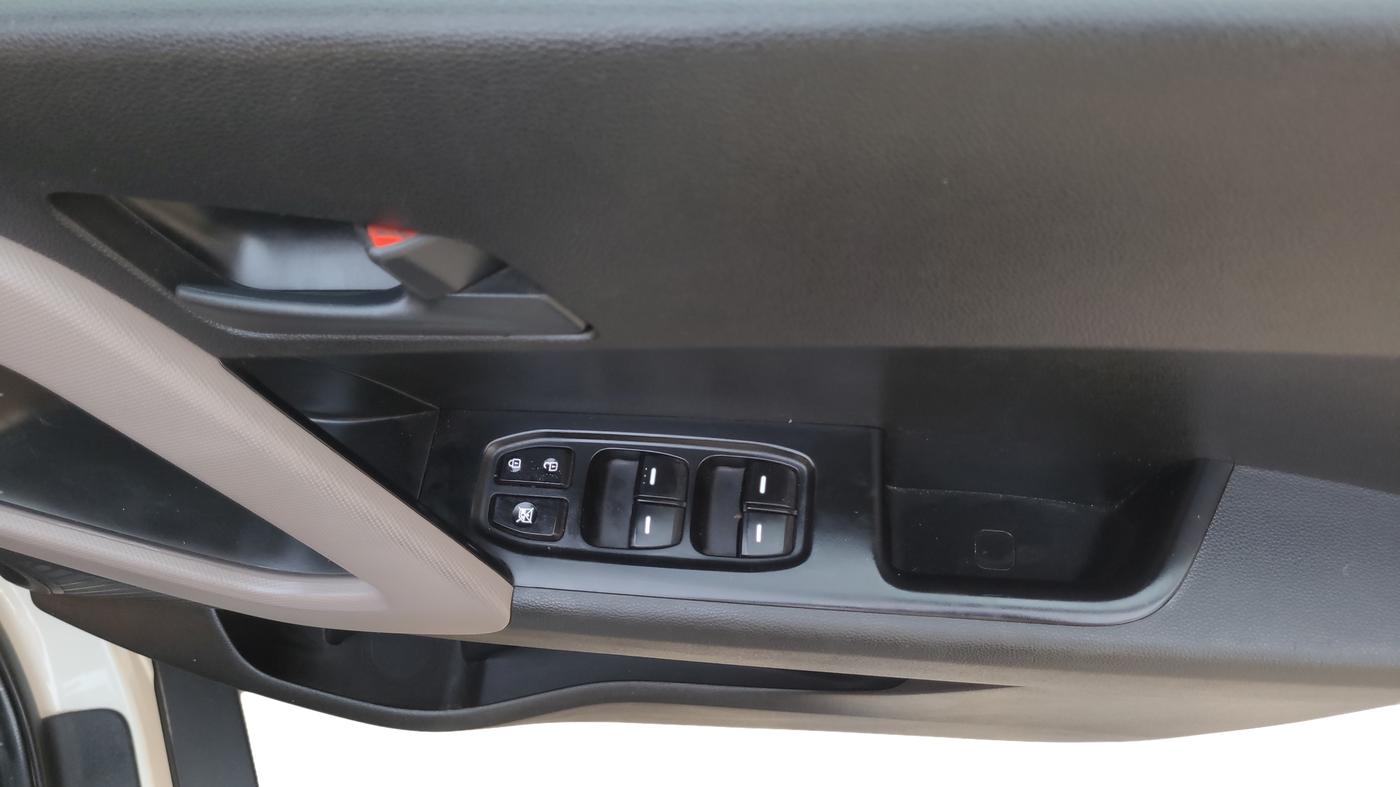2018 Hyundai Creta E PLUS 1.6 PETROL, Petrol, Manual, 73,309 km, Driver Side Door Panel Controls