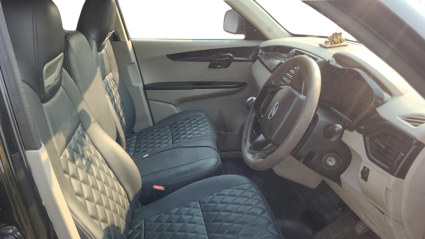 2016 Mahindra Kuv100 K4 D 5 STR, Diesel, Manual, 70,000 km, Right Side Front Door Cabin