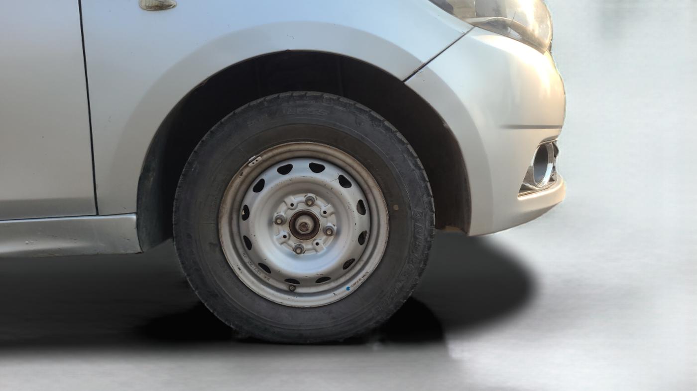 2018 Tata Tiago XM DIESEL, Diesel, Manual, 1,13,324 km, Right Front Wheel