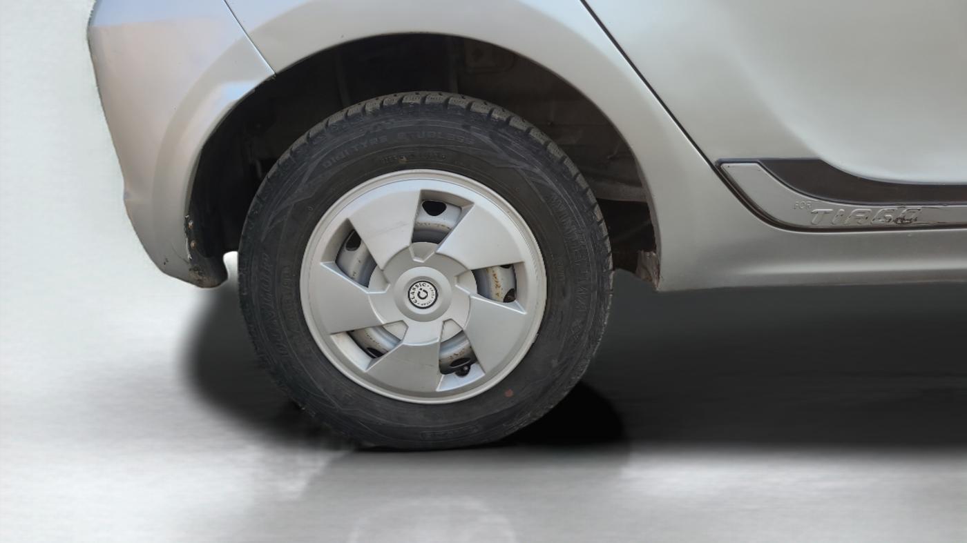 2018 Tata Tiago XM DIESEL, Diesel, Manual, 1,13,324 km, Right Rear Wheel