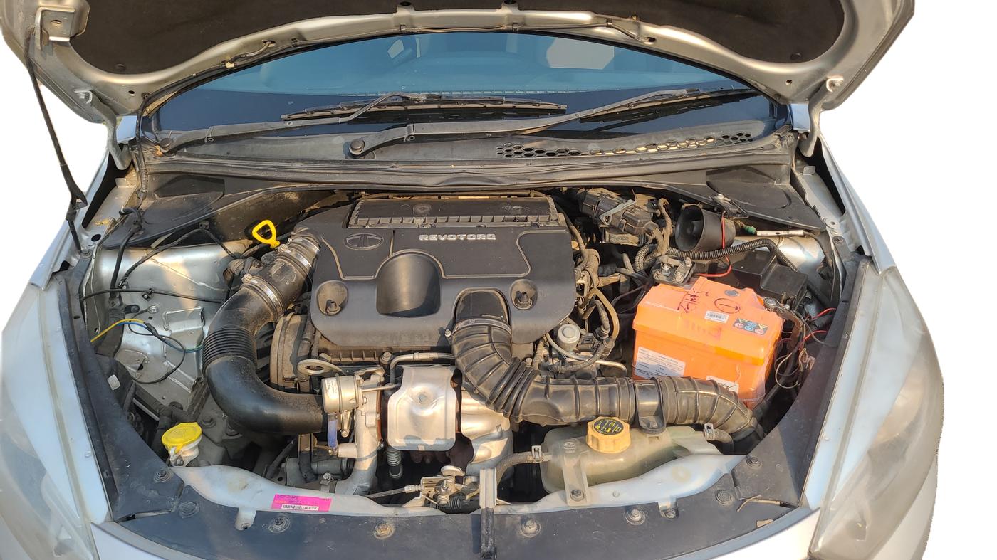 2018 Tata Tiago XM DIESEL, Diesel, Manual, 1,13,324 km, Open Bonnet