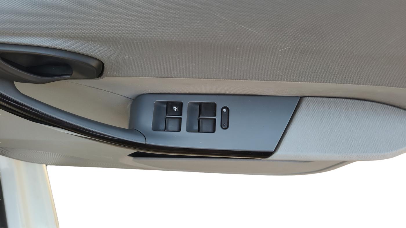 2021 Tata TIGOR XMA PETROL, Petrol, Automatic, 81,576 km, Driver Side Door Panel Controls