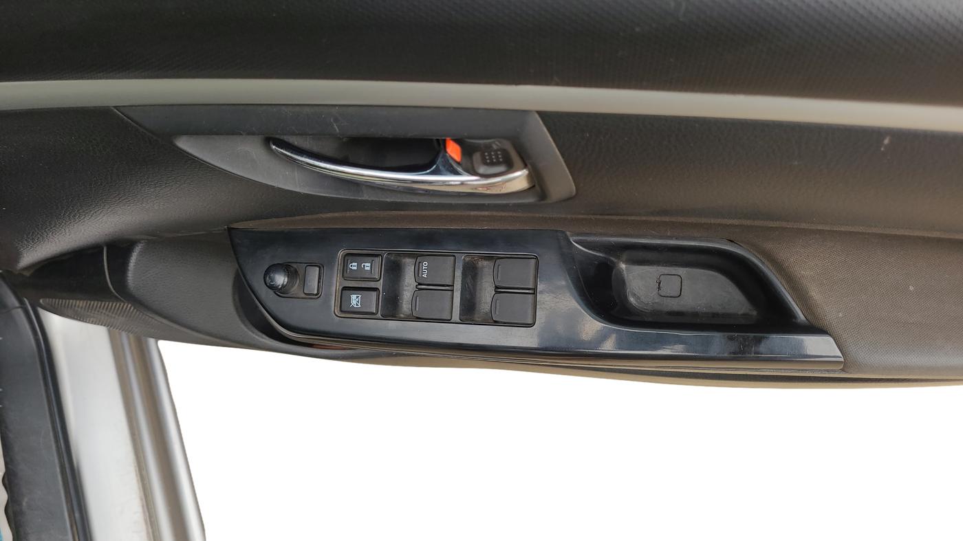 2016 Maruti Swift VDI ABS, Diesel, Manual, 1,58,943 km, Driver Side Door Panel Controls