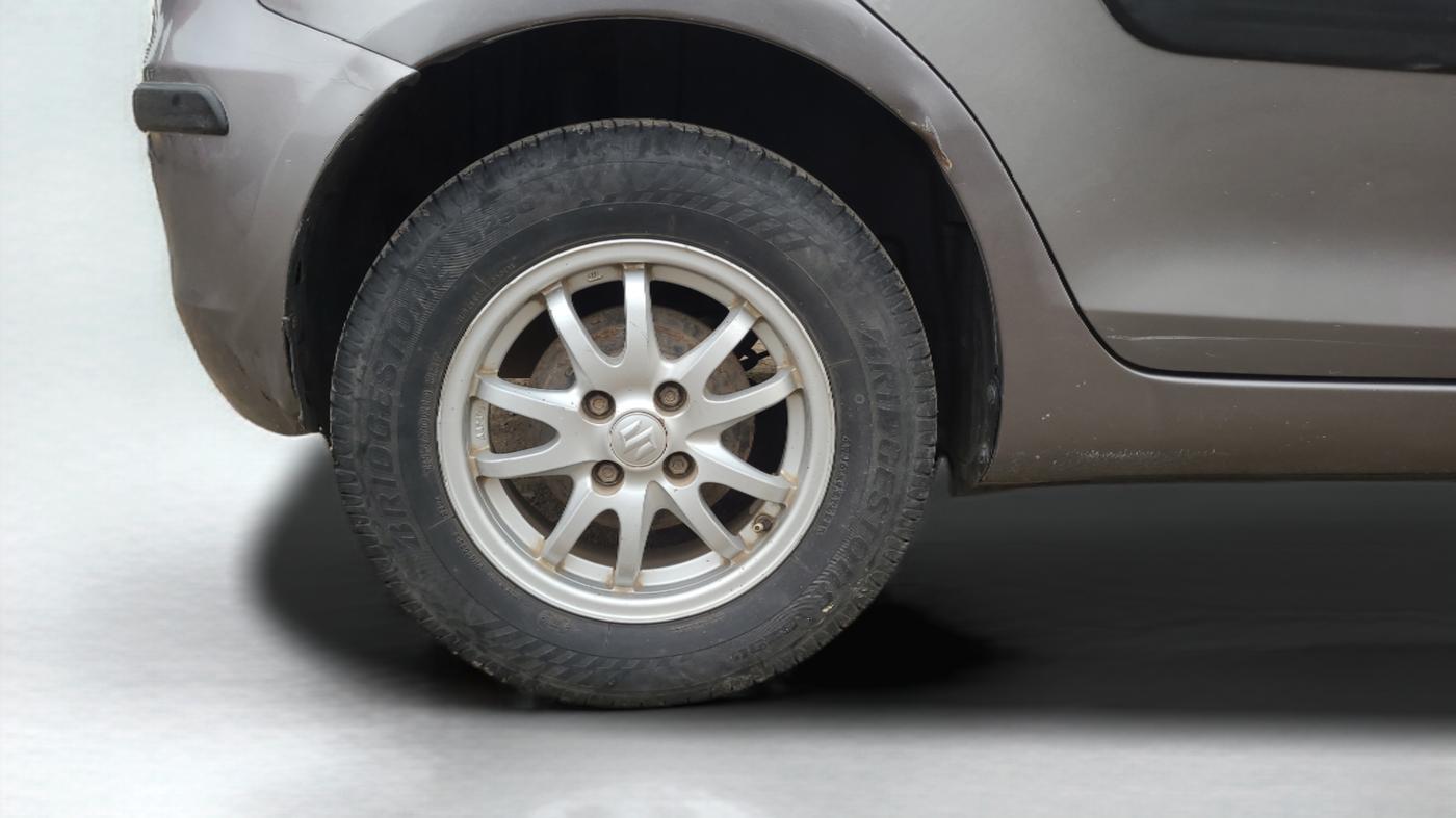 2016 Maruti Swift VDI ABS, Diesel, Manual, 1,58,943 km, Right Rear Wheel
