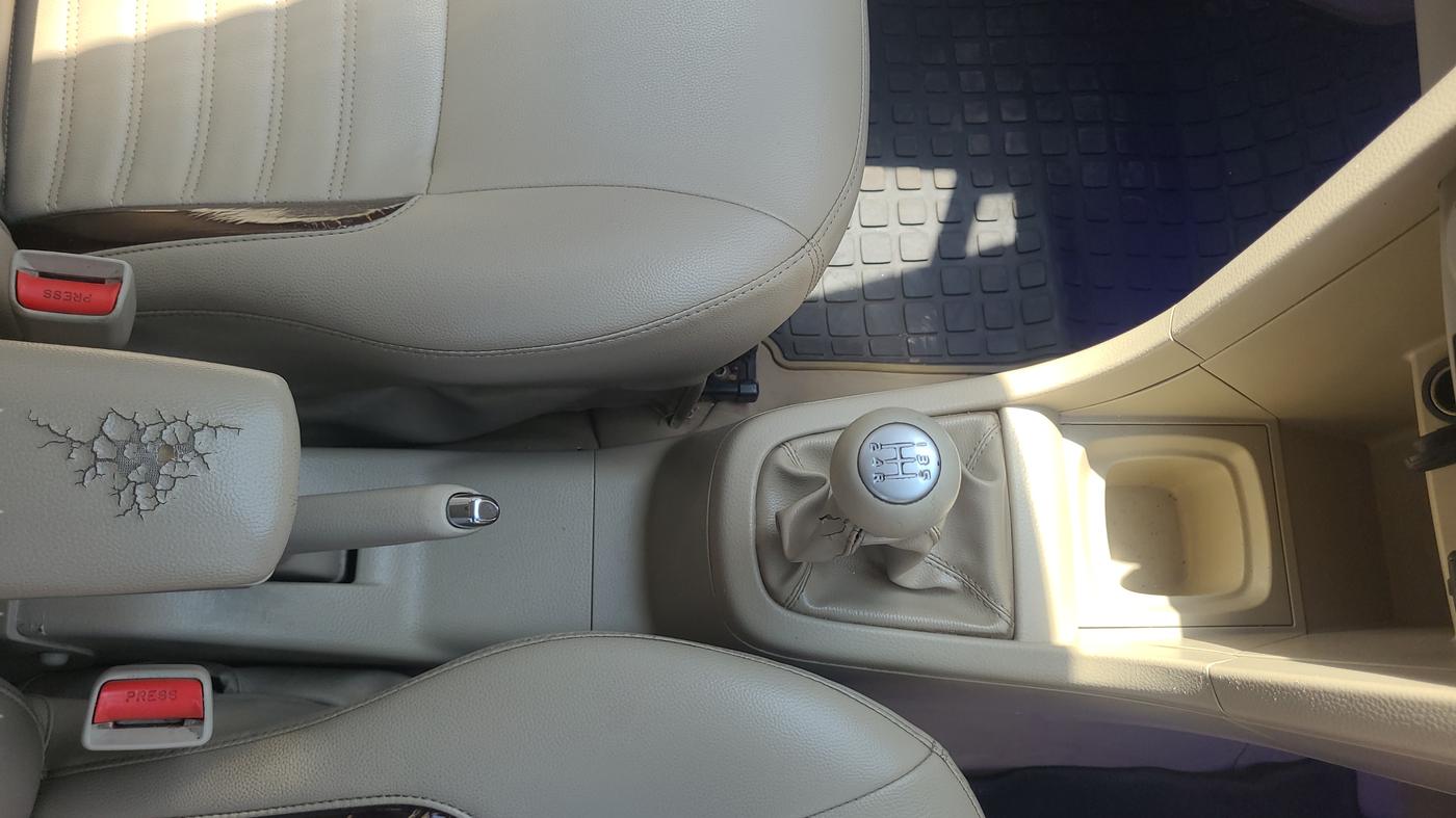 2016 Maruti Ertiga VXI, Petrol, Manual, 1,12,622 km, Gear Lever