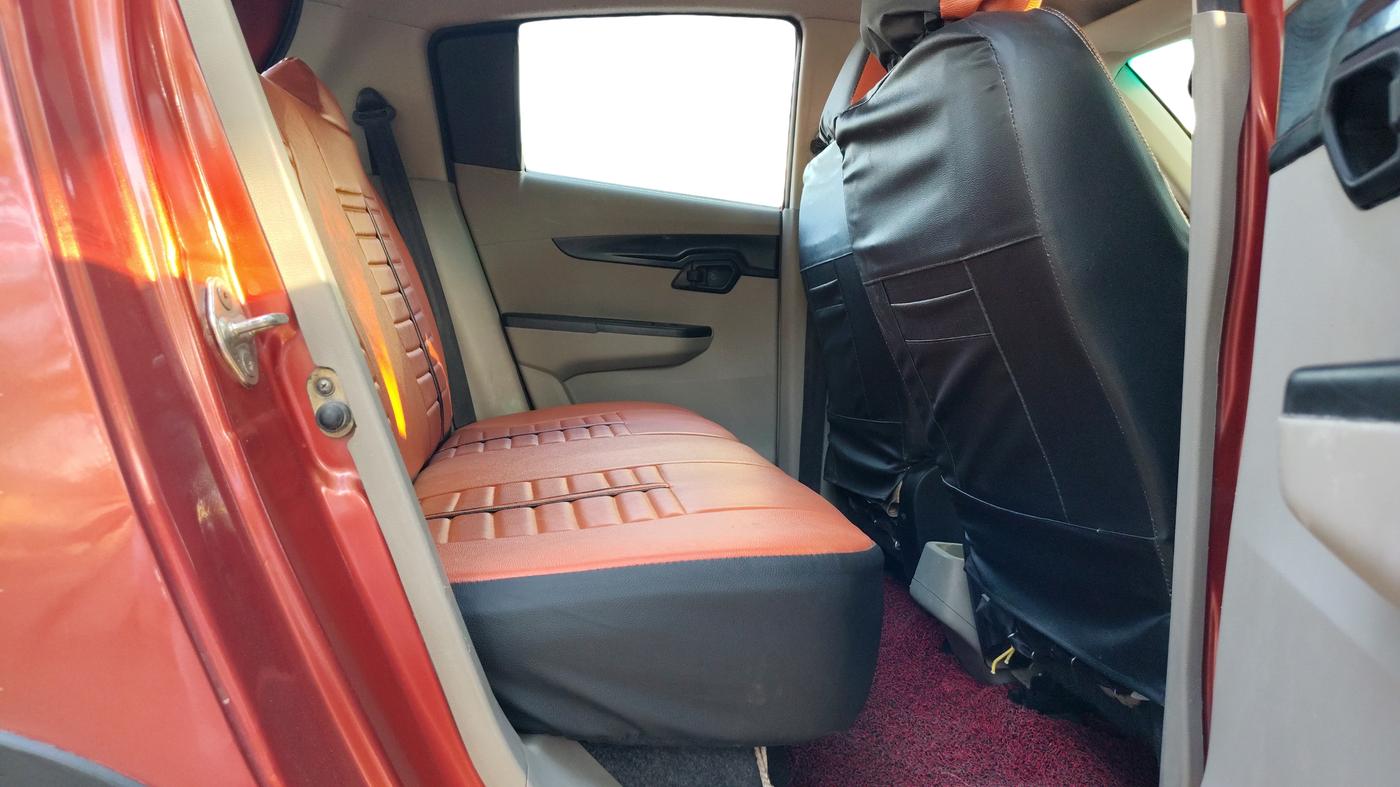 2016 Mahindra Kuv100 K4 D 6 STR, Diesel, Manual, 75,449 km, Right Side Rear Door Cabin