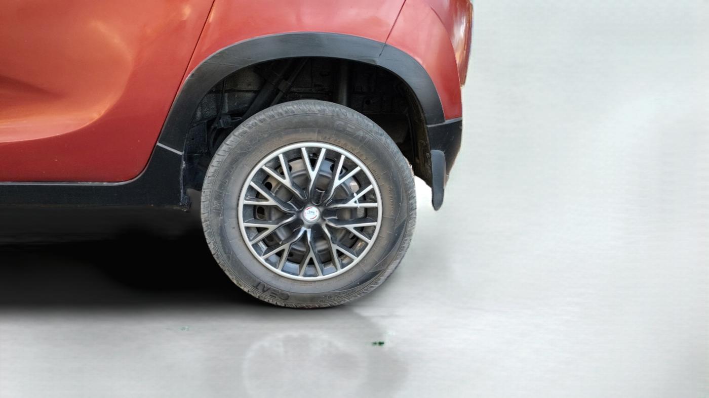 2016 Mahindra Kuv100 K4 D 6 STR, Diesel, Manual, 75,449 km, Left Rear Wheel