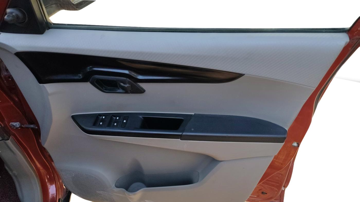 2016 Mahindra Kuv100 K4 D 6 STR, Diesel, Manual, 75,449 km, Driver Side Door Panel Controls