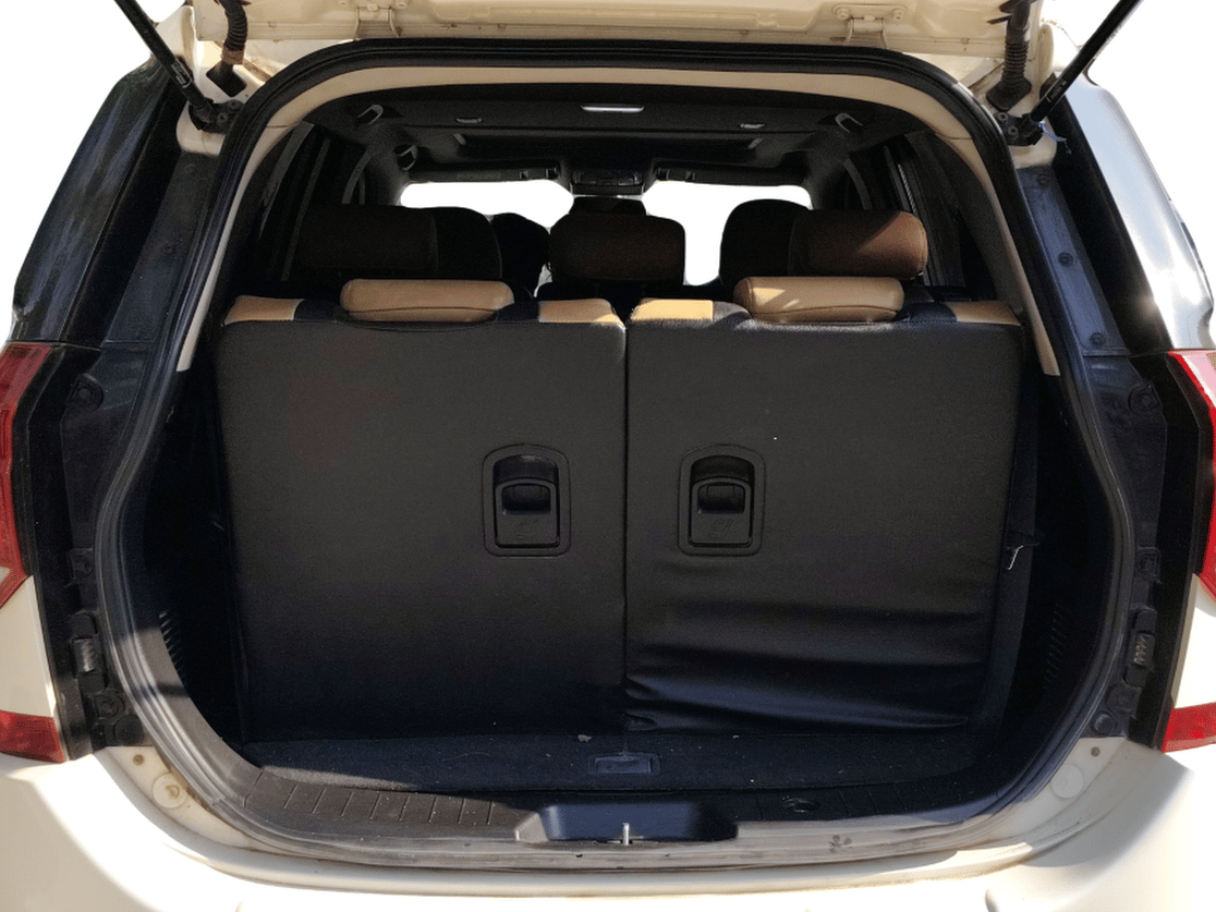 2020 Mahindra XUV500 W9, Diesel, Manual, 23,657 km, Boot Inside