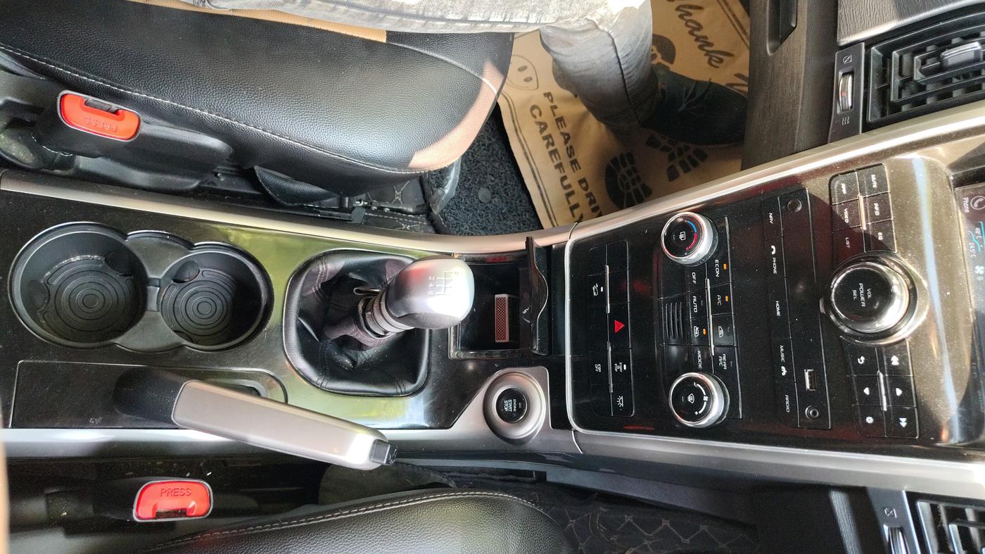 2020 Mahindra XUV500 W9, Diesel, Manual, 23,657 km, Gear Lever