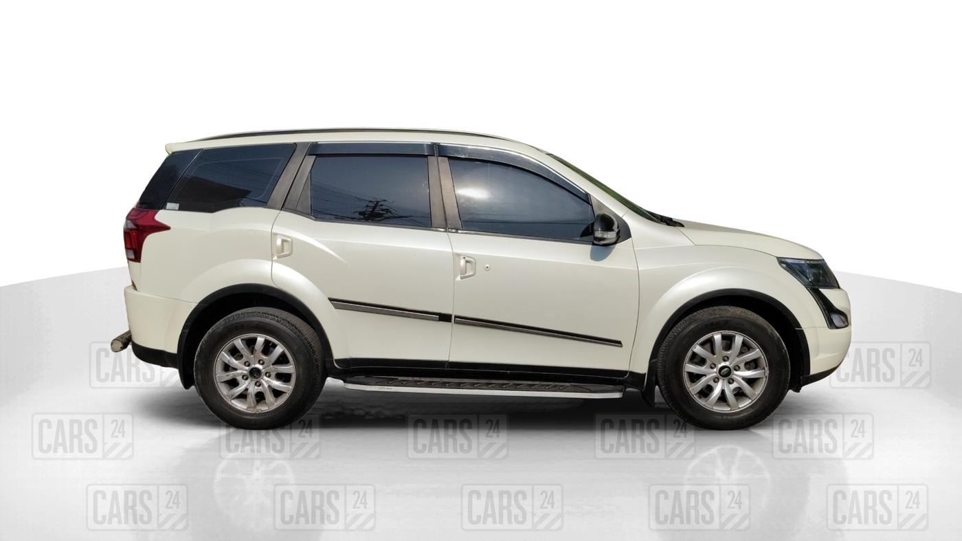 2020 Mahindra XUV500 W9, Diesel, Manual, 23,657 km, Right Side View