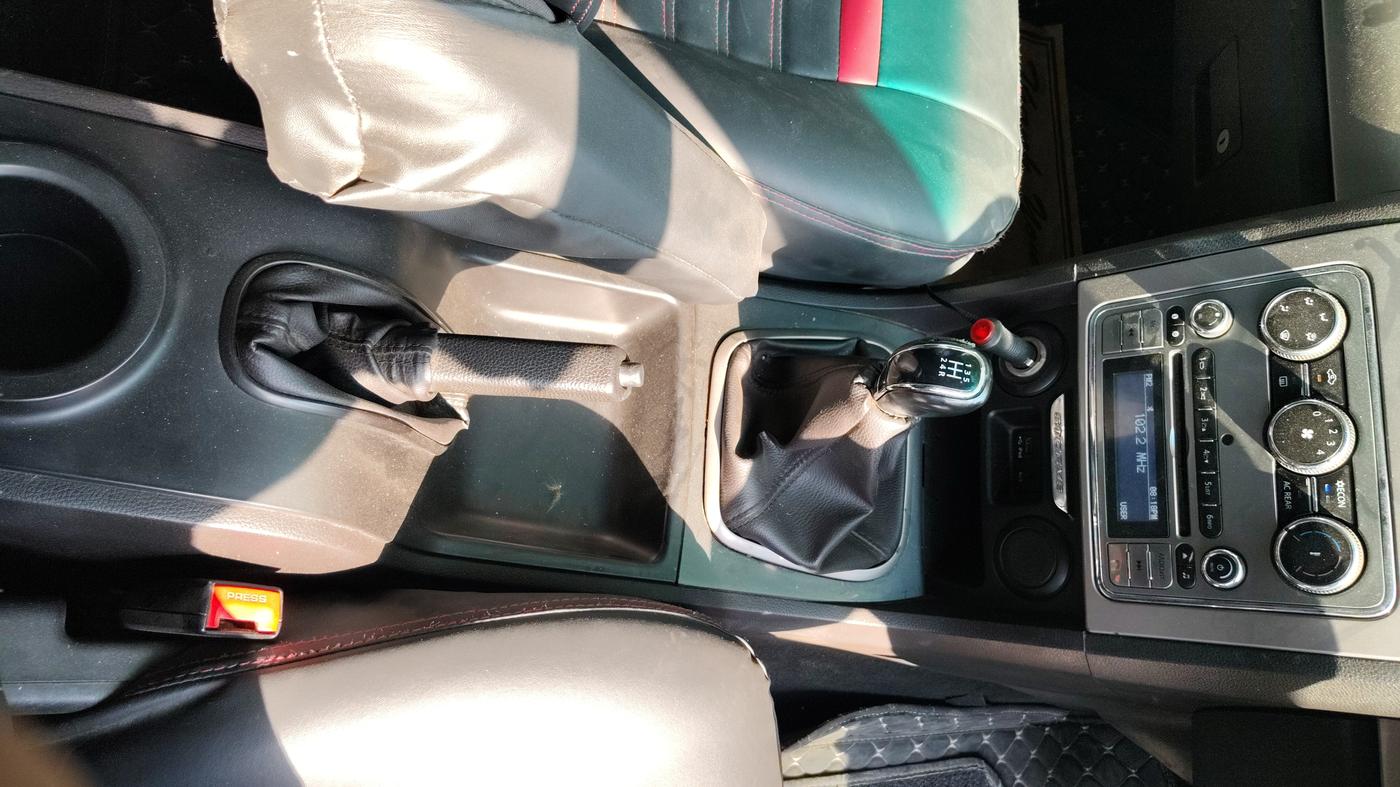 2017 Tata Safari Storme 2.2 EX 4X2, Diesel, Manual, 82,609 km, Gear Lever