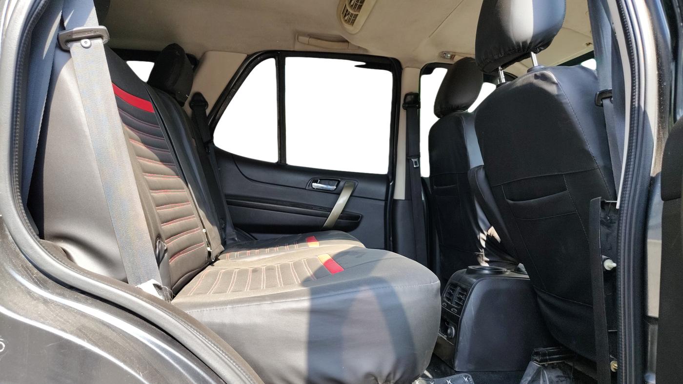 2017 Tata Safari Storme 2.2 EX 4X2, Diesel, Manual, 82,609 km, Right Side Rear Door Cabin