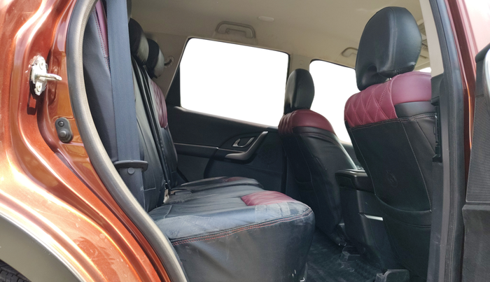 2019 Mahindra XUV500 W7, Diesel, Manual, 53,134 km, Right Side Rear Door Cabin