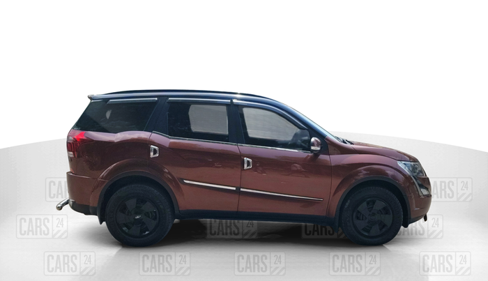 2019 Mahindra XUV500 W7, Diesel, Manual, 53,134 km, Right Side View