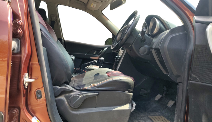 2019 Mahindra XUV500 W7, Diesel, Manual, 53,134 km, Right Side Front Door Cabin